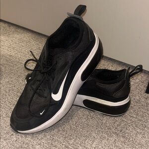 Nike Dual-Tone Black and White Running Shoes